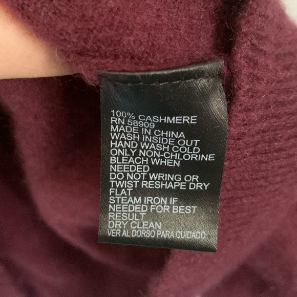 EUC 100% Cashmere Burgundy Wine Plum Red Soft Layering Sweater for Fall Winter - Picture 3 of 4